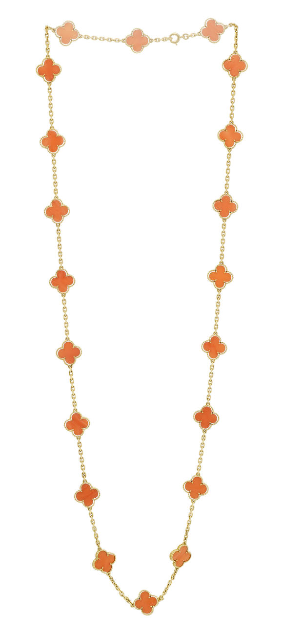 Piguet - H?tel des VentesVan Cleef & Arpels, Alhambra, sautoir années 1970 or 750 à maille for?at limée orné de 20 motifs en corailVan Cleef & Arpels, Alhambra, 1970's 750 gold sautoir embellished with 20 corail motifs