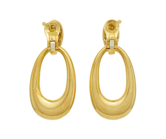 Piguet - H?tel des VentesCartier, paire de clips d'oreilles en or 750 sertis de diamants retenant des anneaux amovibles en or 750 poin?ons de ma?tre Georges Lenfan
