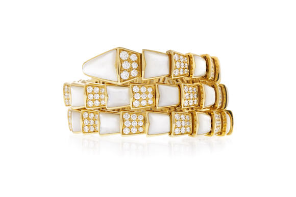 Piguet - H?tel des VentesBulgari, Serpenti Viper, bracelet or 750 orné de nacre blanche et serti de diamantsBulgari, Serpenti Viper, 750 gold bracelet embellished with white mother of pearl and set with diamonds