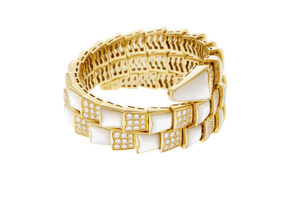 Piguet - H?tel des VentesBulgari, Serpenti Viper, bracelet or 750 orné de nacre blanche et serti de diamantsBulgari, Serpenti Viper, 750 gold bracelet embellished with white mother of pearl and set with diamonds