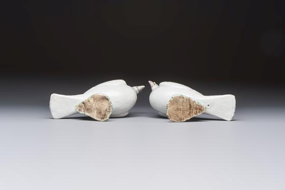 Rob Michiels AuctionsA pair of Chinese famille rose doves, Qianlong