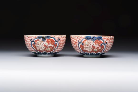 Rob Michiels AuctionsA pair of Japanese Imari 'Shishi Lions' bowls, Edo/Meiji, 19th C.