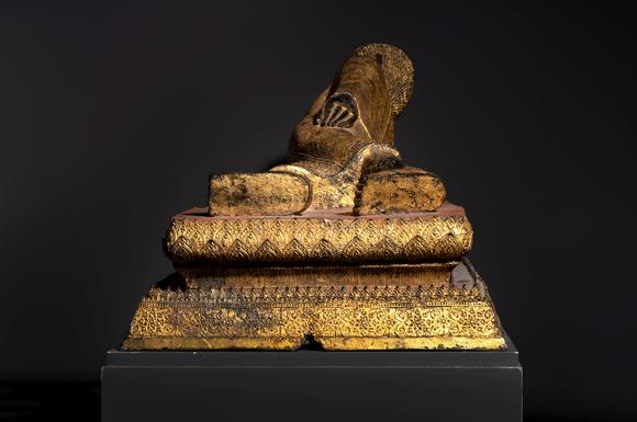 Rob Michiels AuctionsAn exceptional and large gilt-lacquered bronze figure of the reclining Parinirvana Buddha, Thailand, 18th C.