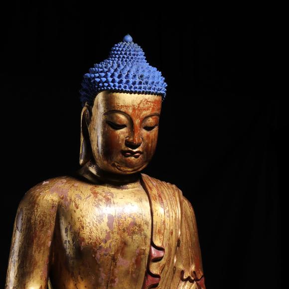 東京銀座（古美術(shù)宋磁）明 木雕漆金釋迦牟尼坐像  關(guān)東藏家舊藏