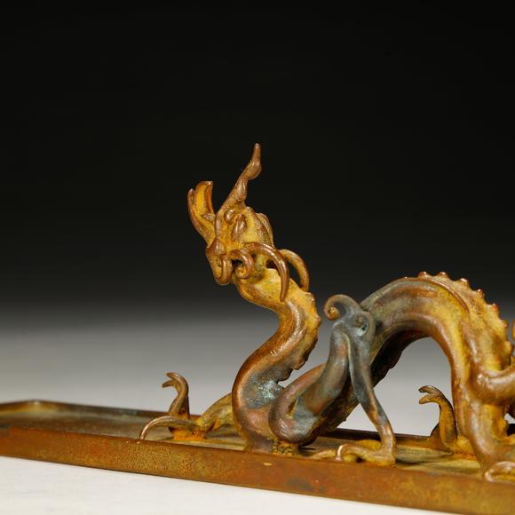 東京銀座（古美術(shù)宋磁）銅制龍鈕鎮(zhèn)紙