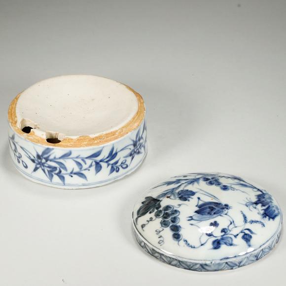 東京銀座（古美術(shù)宋磁）元 青花花卉紋硯