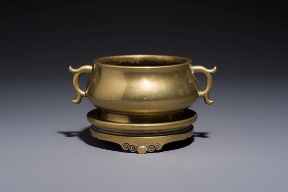 Rob Michiels AuctionsA Chinese bronze handled censer and stand, 17/18th C.