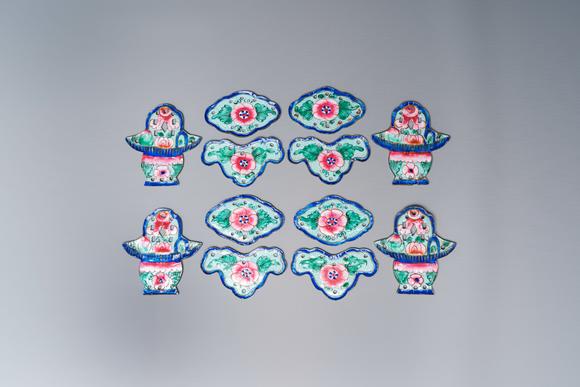 Rob Michiels Auctions12 Chinese Canton enamel hanging ornaments, 18/19th C.