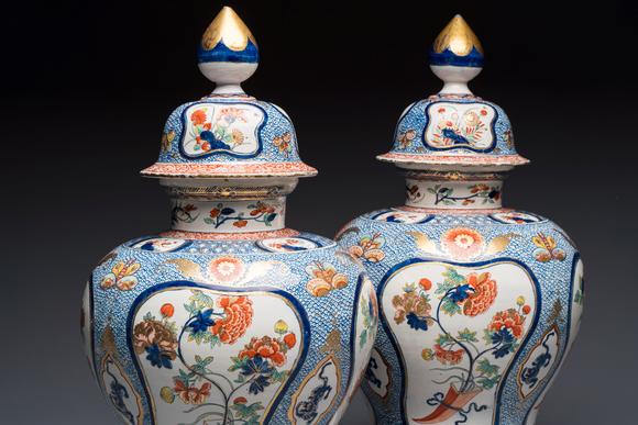 Rob Michiels AuctionsAn exceptional polychrome Dutch Delft five-piece garniture in Chinese Kangxi style, first quarter 18th C.