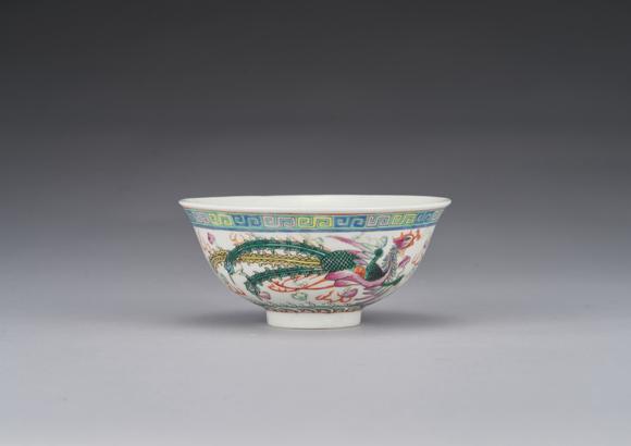 東京中央清光緒 粉彩龍鳳紋碗