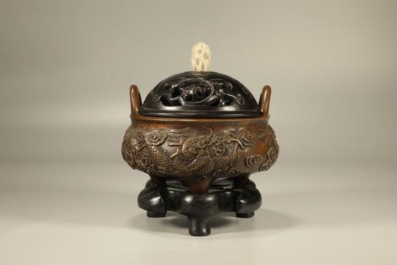 北京國經(jīng)湛然清 銅制橋耳龍紋香爐
