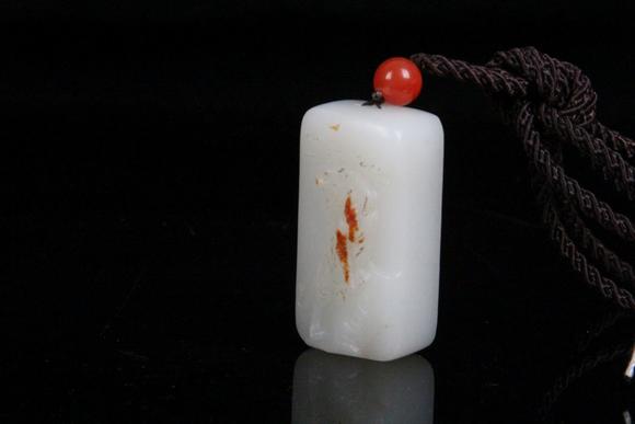 北京國經(jīng)湛然清 和田玉虎虎生威掛件