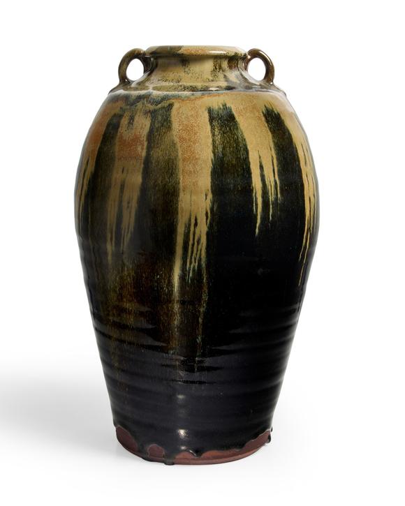 RoseberysMike Dodd (b.1943)?

Large vase with handles, late 20th ce