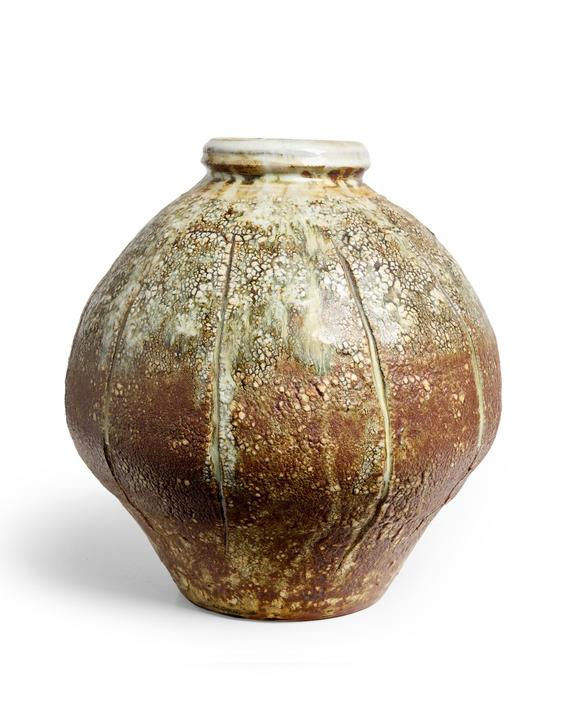 RoseberysMike Dodd (b.1943)?

Large jar with vertical incised decor