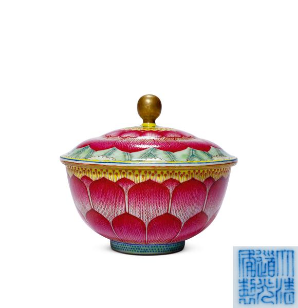 中古陶清道光 洋彩蓮瓣紋蓋碗