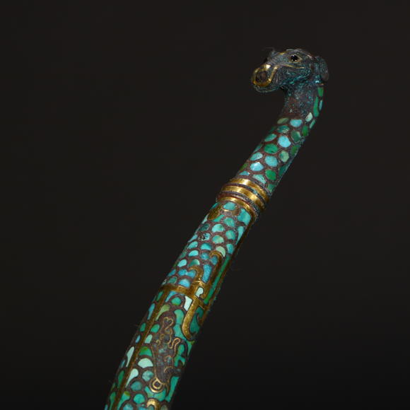 春和美術(shù)戰(zhàn)國(guó) 銅錯(cuò)金銀嵌綠松石龍首帶鉤
