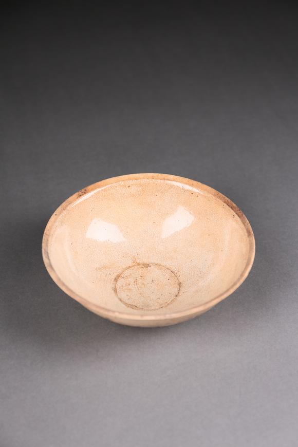 春和美術(shù)白釉蓮花瓣碗