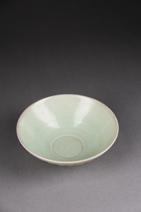 春和美術(shù)龍泉窯青釉菊瓣碗