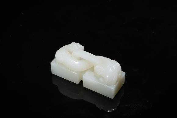 北京懋隆拍賣清 玉螭龍鈕印章