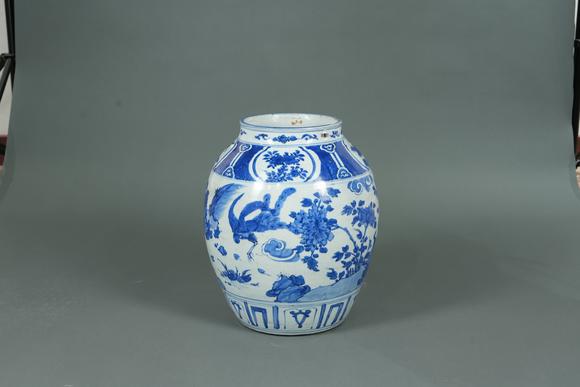 北京懋隆拍賣明 青花花鳥大罐