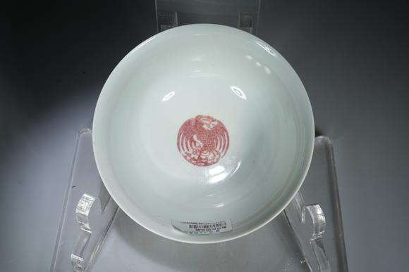 北京懋隆拍賣清道光 釉里紅團(tuán)鳳紋碗