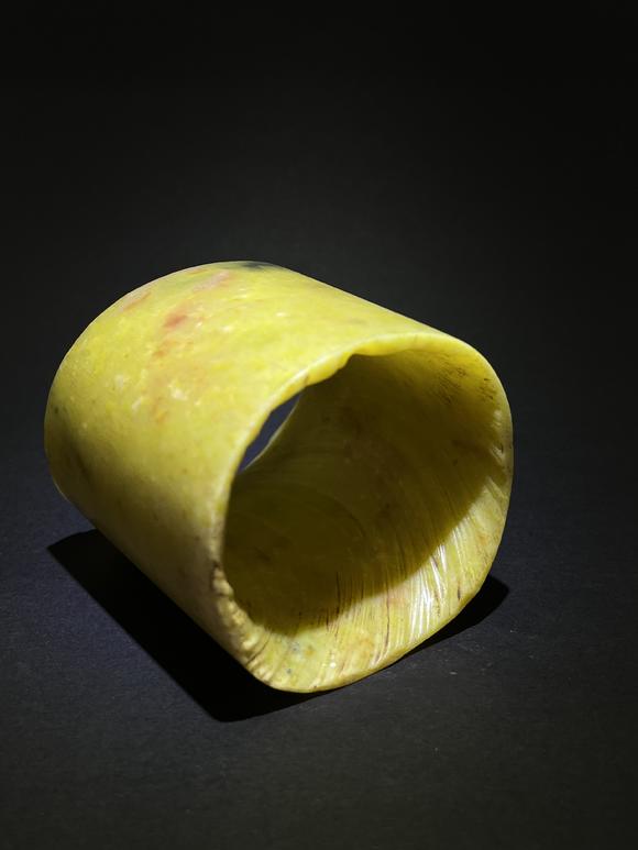 萬領(lǐng)國際紅山文化玉箍形器   附國華雜志著錄信息