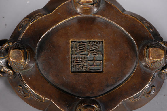 萬領(lǐng)國(guó)際清代 銅螭龍耳熏爐