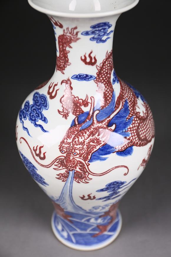 萬領(lǐng)國際青花釉里紅龍教子紋瓶