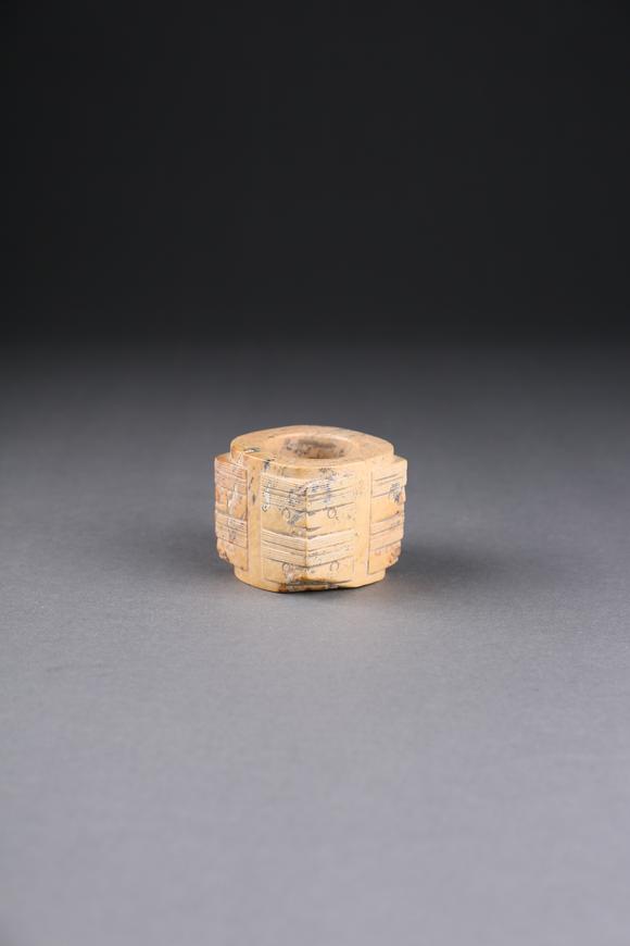 萬(wàn)領(lǐng)國(guó)際雞骨白玉琮