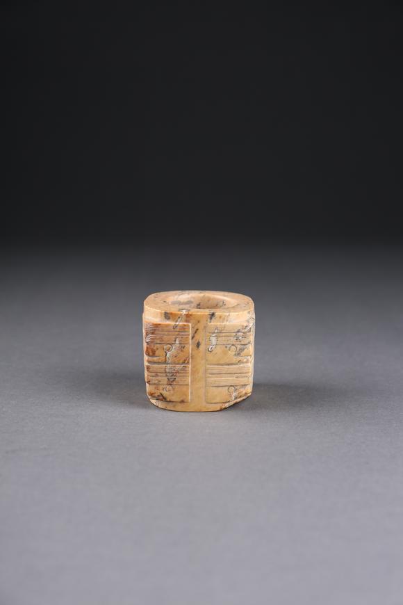 萬(wàn)領(lǐng)國(guó)際雞骨白玉琮