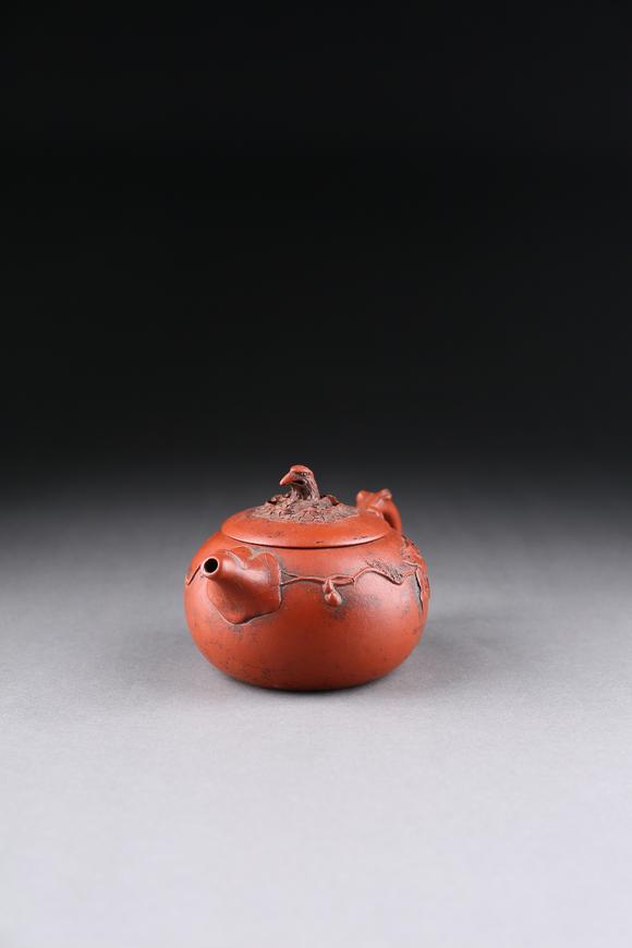 萬領(lǐng)國際紫砂鳥首藤葉壺