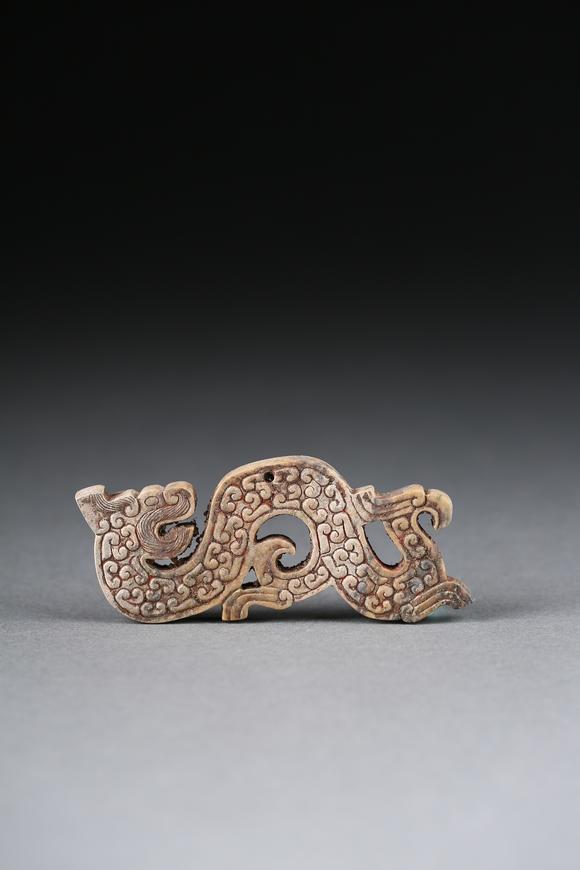 萬(wàn)領(lǐng)國(guó)際龍形璜