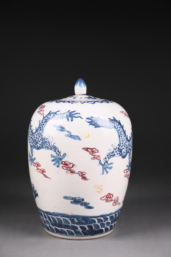 萬(wàn)領(lǐng)國(guó)際青花釉里紅雙龍戲珠蓋罐