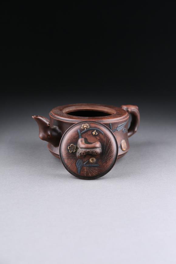 萬(wàn)領(lǐng)國(guó)際紫砂竹紋梅花壺
