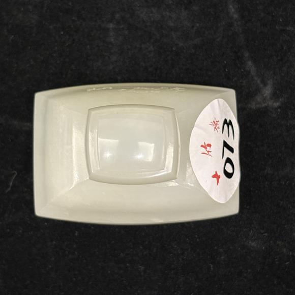 南京十竹齋白玉雕雙龍戲珠帶蓋方瓶