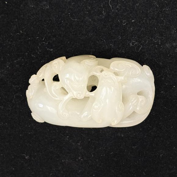 南京十竹齋白玉雕雙獾靈芝掛件
