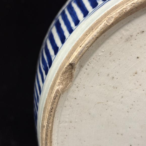 南京十竹齋青花纏枝蓮紋壇兩件