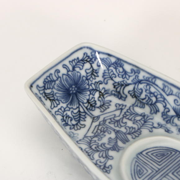 北京億宬青花纏枝蓮紋寶船茶托