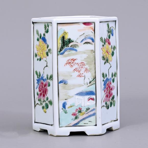 香港華輝清中期 粉彩花卉六菱筆筒