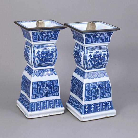 香港華輝清乾隆 青花龍紋燭臺(tái) 一對(duì)