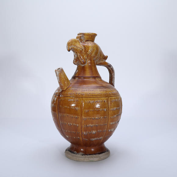 萬(wàn)領(lǐng)國(guó)際遼 黃釉刻花鳳首執(zhí)壺