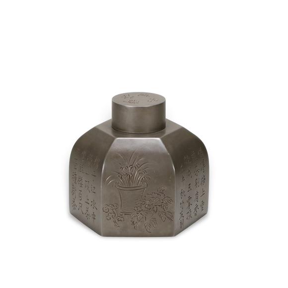 北京億宬“京錫屋彌造” 六方鏨花詩(shī)文錫茶葉罐