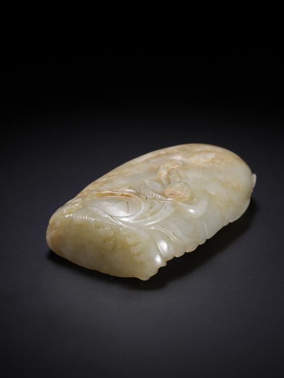 北京億宬和田玉籽料持荷仙姑 