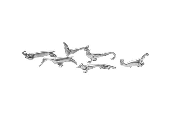 Piguet - H?tel des VentesSuite de 6 porte-couteaux animaux en métal argenté, XXe s., divers poin?ons dont Gallia et WMF, long. env. 8 cm