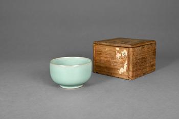 粉青釉開片臥足茶盞