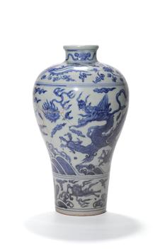 Vase meiping bleu et blanc à décor de dragon et phénix, 14–17 ap. J.-C.