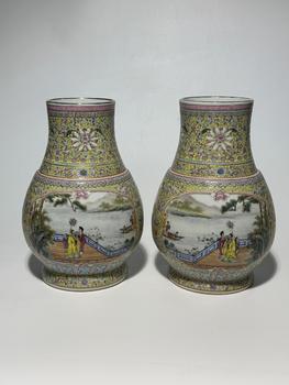 Paire de vases à panse ovale famille rose à scène de palais sur pont, 19–20 siècle