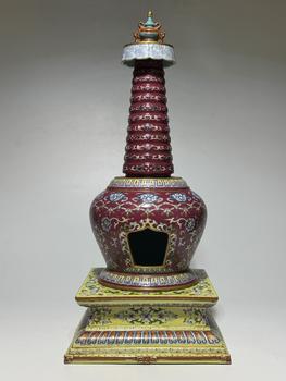 Stupa famille rose à fond rouge, 18 siècle