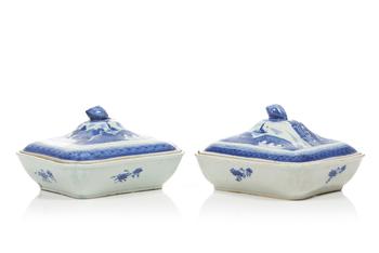A pair of Canton porcelain covered dishes