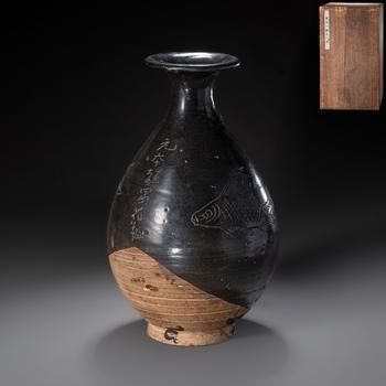 元 磁州窯黑地刻魚文玉壺春